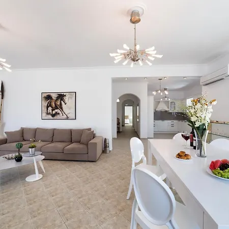 Panos Asteras Villa Isterni (Paros)